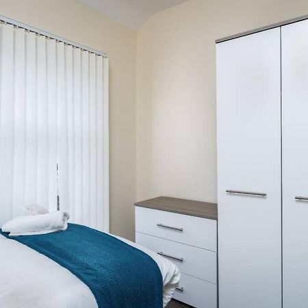 Sleeps 5, Smart Tv'S In Bedrooms スウォンジー エクステリア 写真